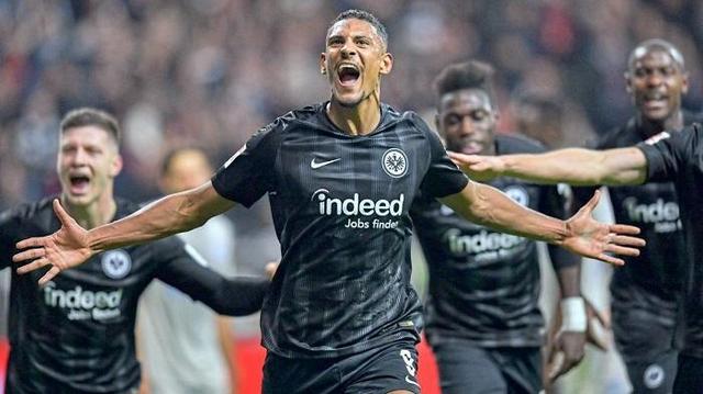  法兰克福主帅战术调整成功逆袭战胜拜仁慕尼黑  