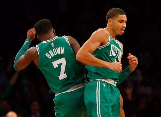  塔图姆35分创新高，凯尔特人力克雄鹿  