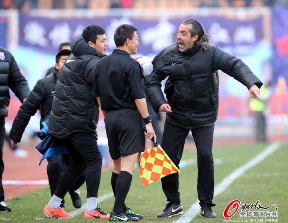  那不勒斯防线送礼，金玟哉乌龙助紫百合  