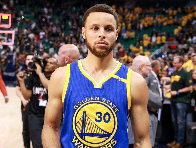 2, 库里单节23分助勇士逆转雷霆  